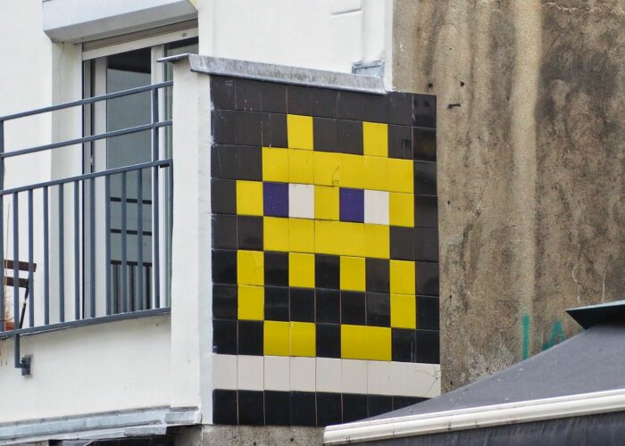 Balade Street-art & Space Invaders au sud du Cimetière du Père Lachaise - Un Space Invader à scanner avec FlashInvaders