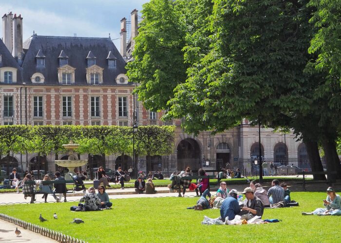 Balade Street-art & Space Invaders dans le Marais - La Place des Vosges, un incontournable du quartier